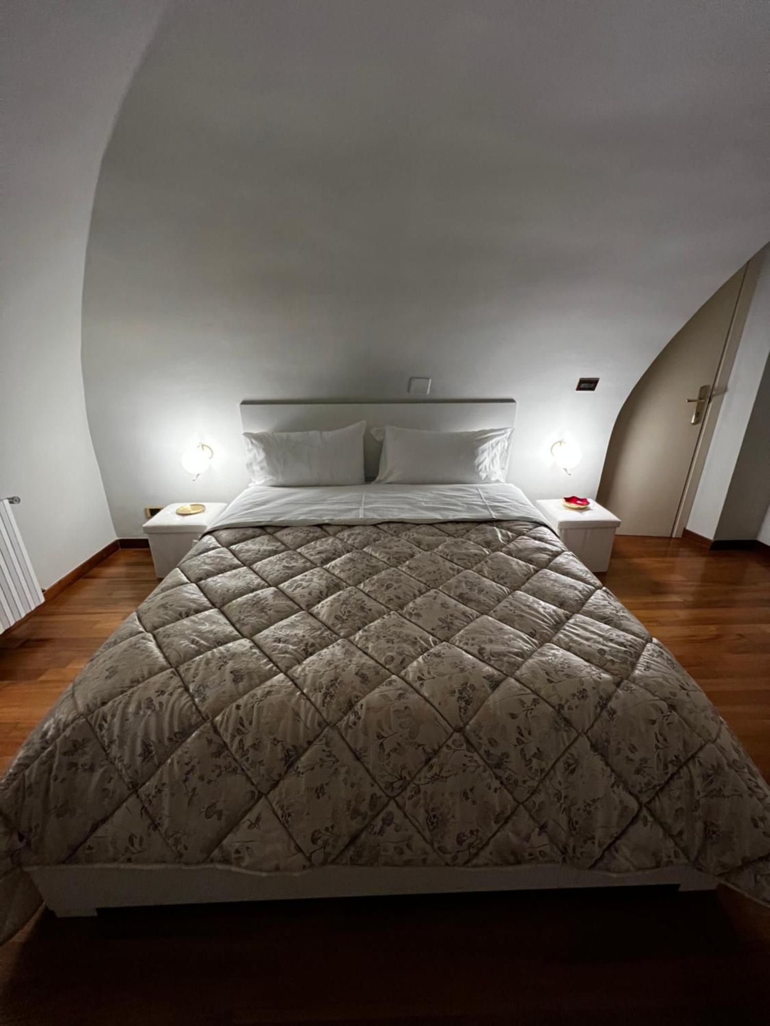 Calefati Gallery Luxury Apartment บารี ภายนอก รูปภาพ